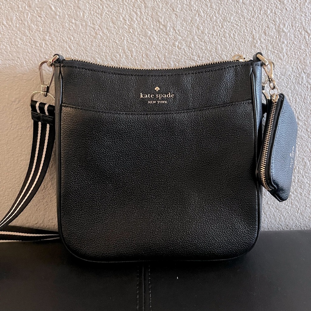 Black Kate Spade Crossbody W/ Coin Purse🖤